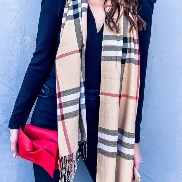 NWT Plaid lightweight Scarf in Tan - Picture 2 of 2